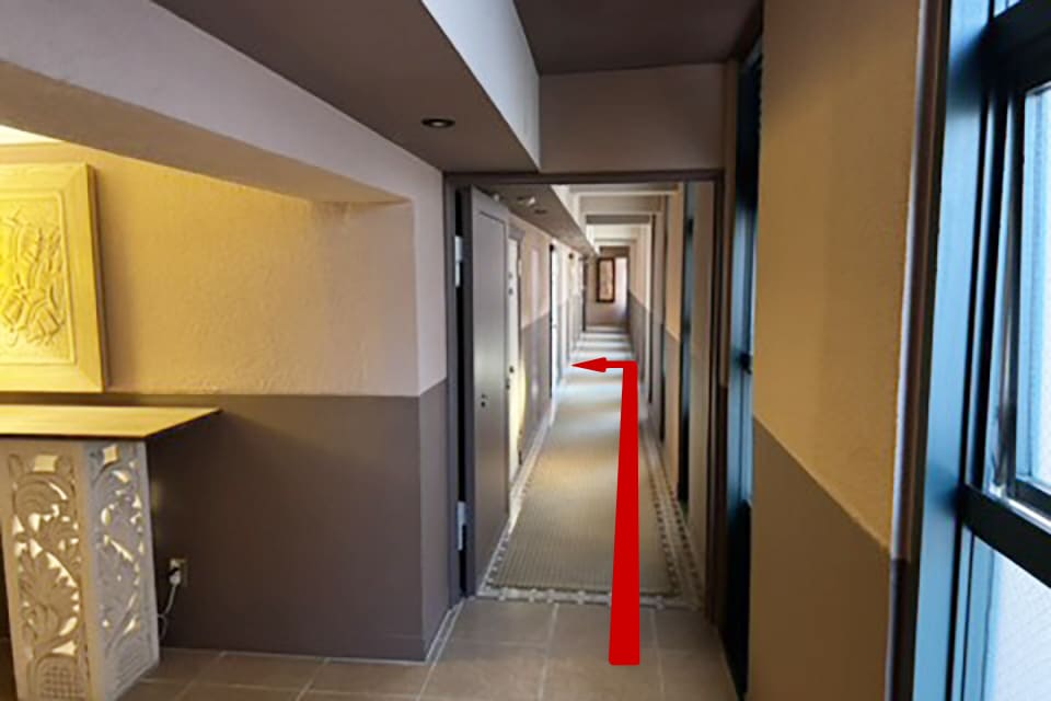 通路を右